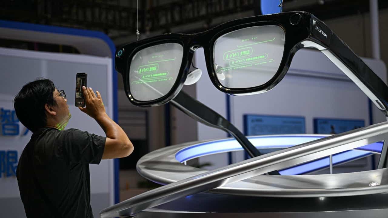 AI glasses offer travel assistance but face adoption hurdles
