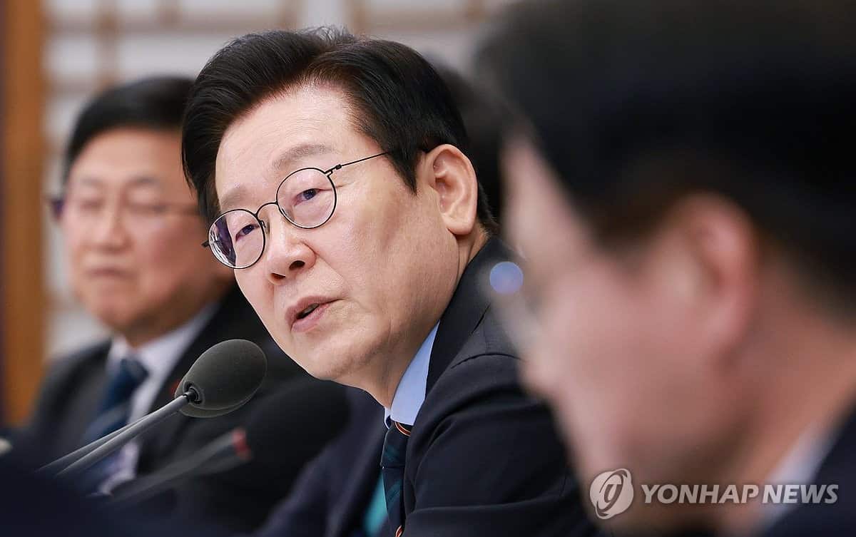 Samsung, SK hynix to unveil major investment plans this week