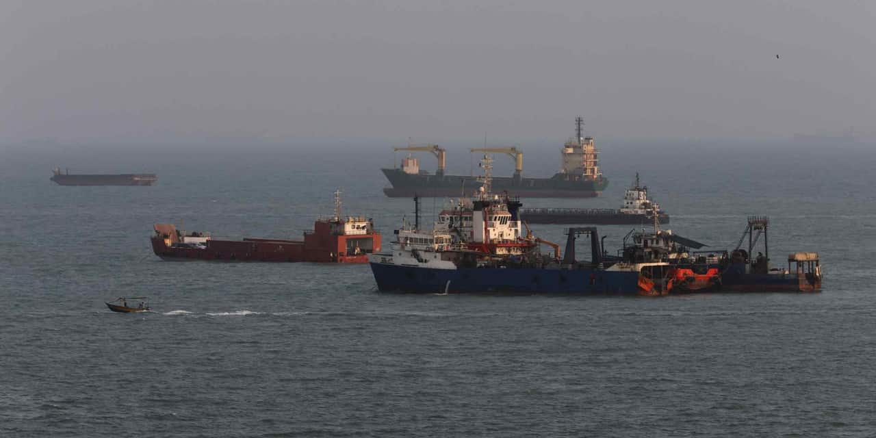 Japan considers state reinsurance for tankers amid Middle East conflict