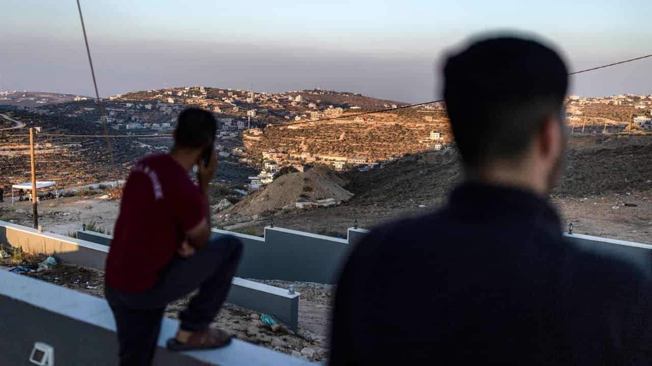 Israeli settlers continue Qusra siege for 21st day as forces prevent medical evacuations