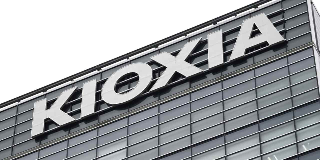 Kioxia shares plunge 16% amid AI stock deleveraging