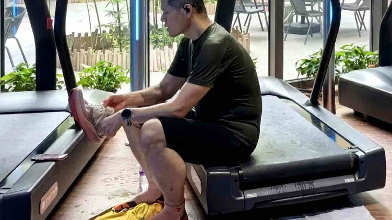 Chinese gym refunds client, offers membership elsewhere after body odour complaints