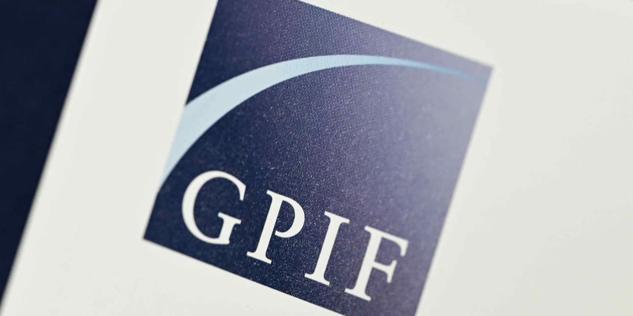 Japan government urges pension fund to boost alternative investments