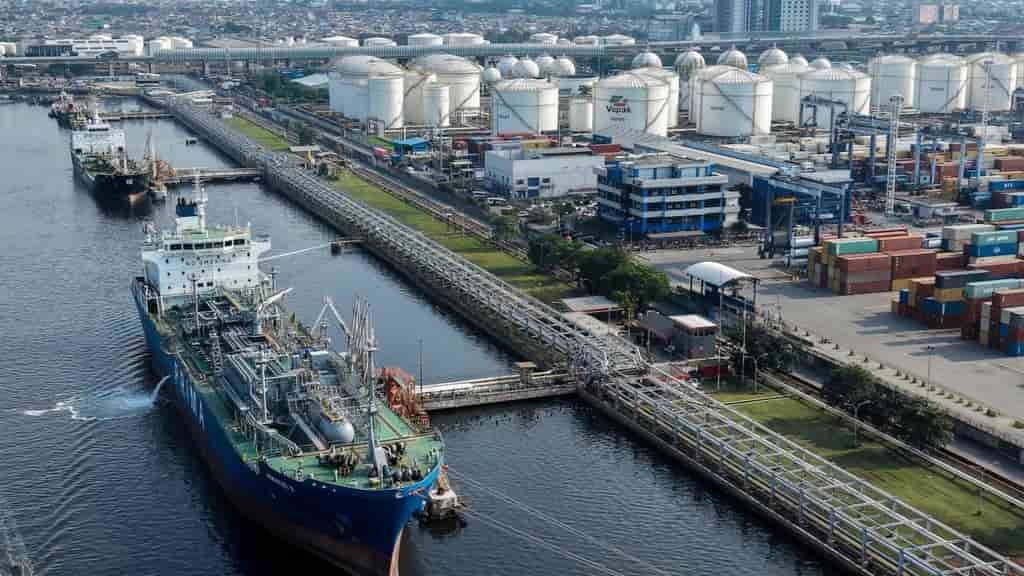 Indonesia imports Russian oil despite US sanctions risk