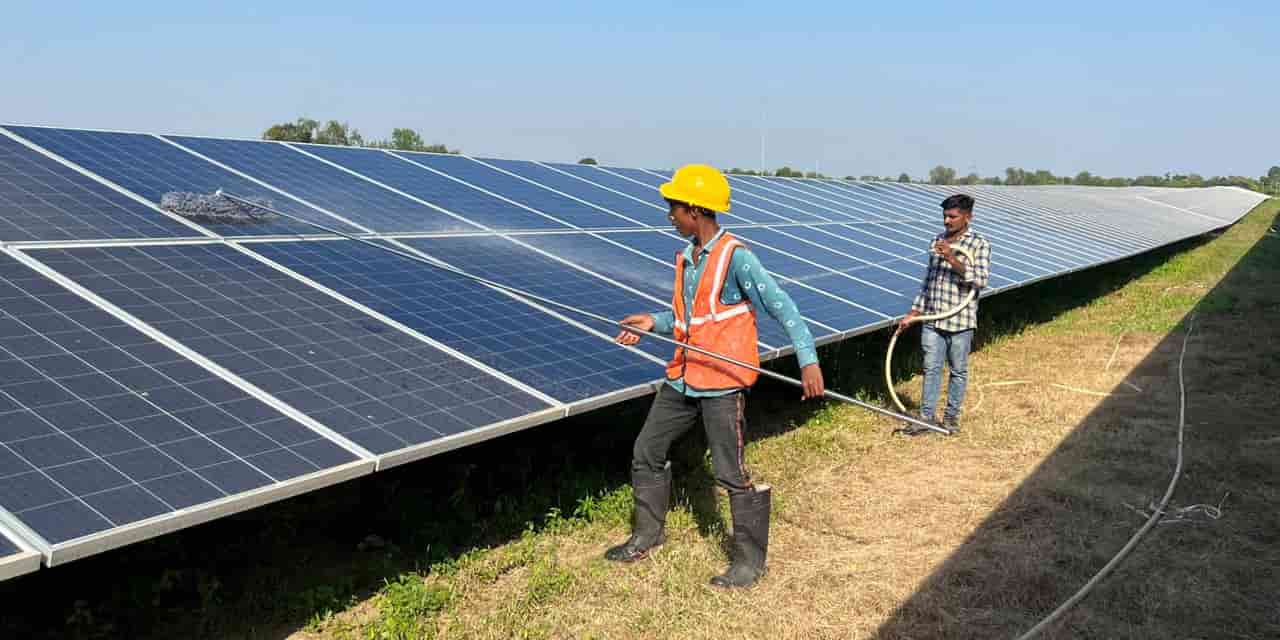 Japan offers trade insurance for Reliance's solar and battery financing