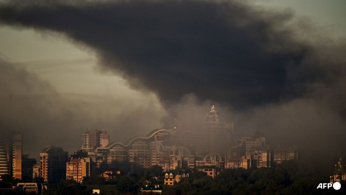 Russia pounds Kyiv with drone strikes after Zelenskyy-Trump talks