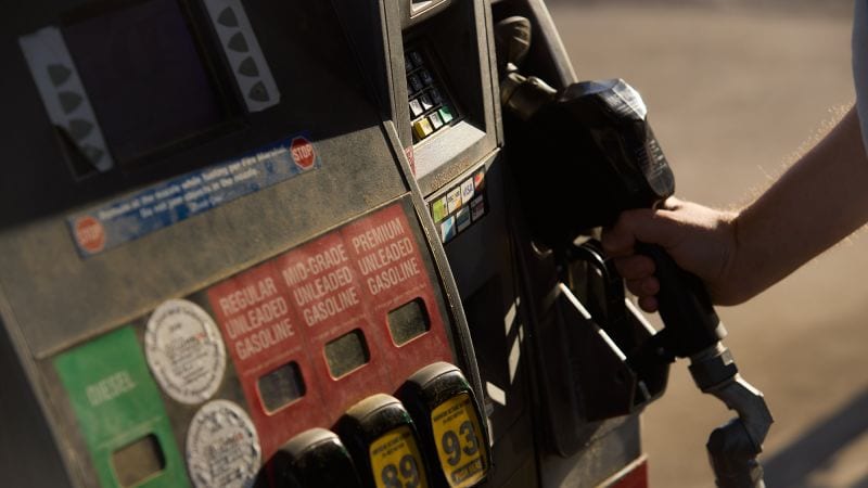 US Consumer Sentiment Rises on Easing Inflation and Gas Prices