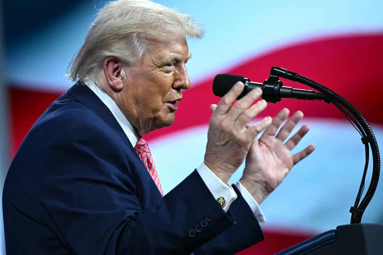 GOP Candidates Face Midterm Conundrum Over Convention Plans and Healthcare Votes