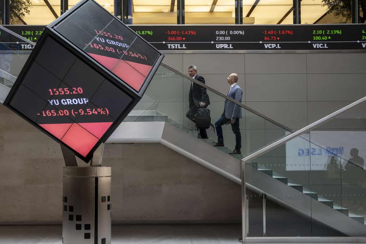 FTSE 100 ends lower as oil prices surge and tech stocks falter