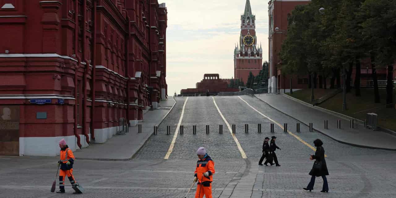 Japanese Embassy official meets detained journalist in Russia