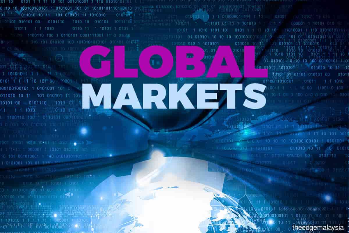 Oil Surges on Gulf Conflict Fears, Tech Stocks Skid