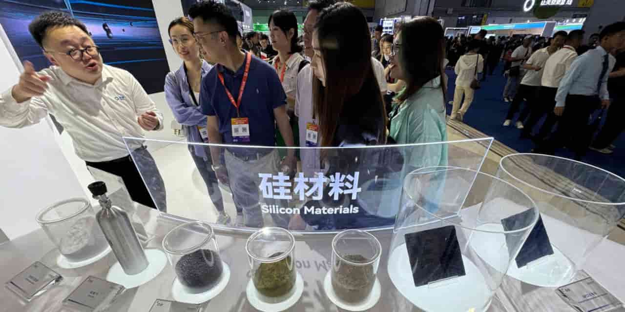 China solar panel material JV stalled by antitrust concerns