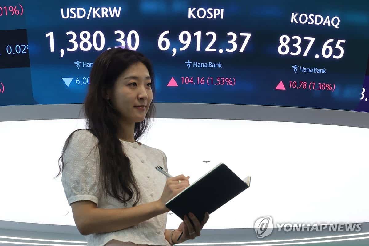 Seoul stocks open lower despite U.S. rally