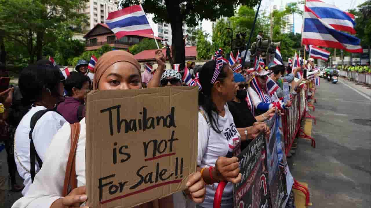 Thais protest Israel conflict; Singapore ministers get pay rise