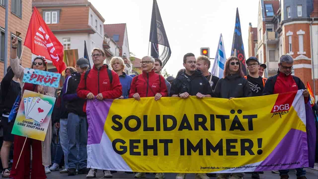 20,000 protest far-right AfD party conference in Germany