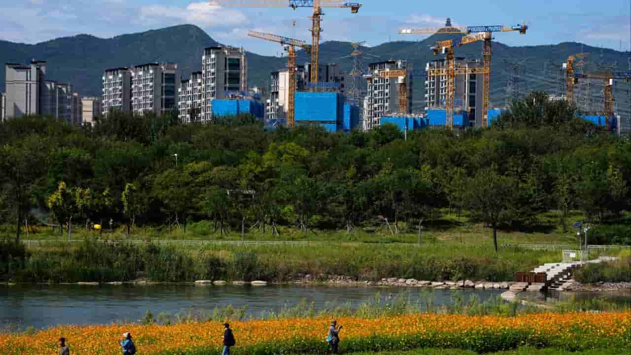 China prioritizes stabilizing property market amid deepening crisis