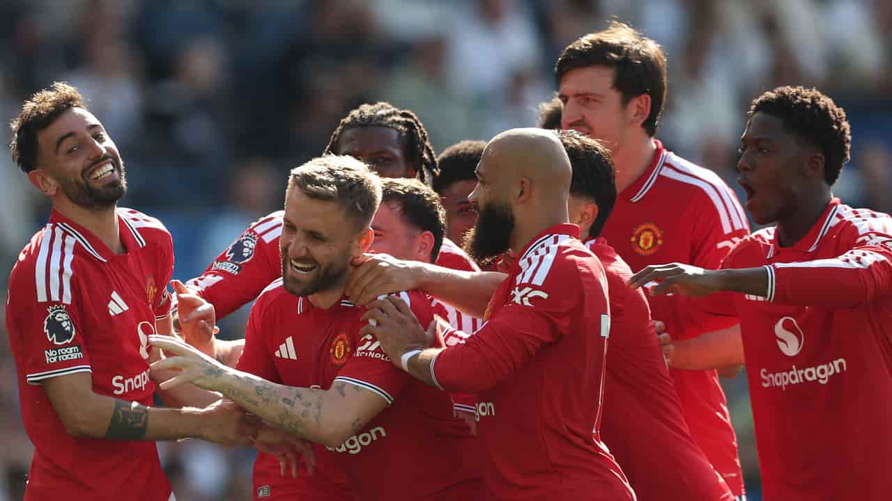 Manchester United agree
£20m a year training kit deal with Betway