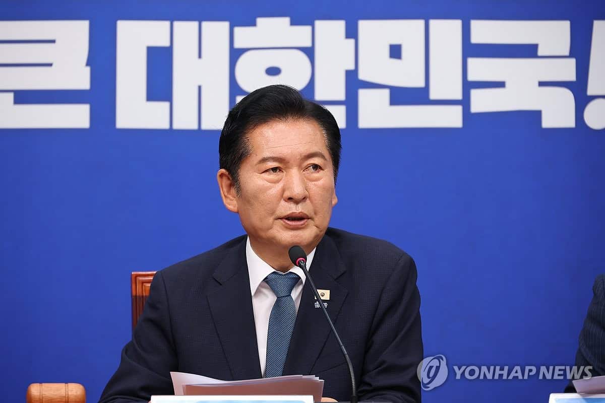 Ruling party chief resigns, expected to seek reelection