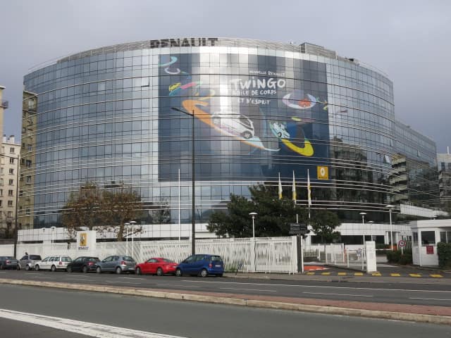 Renault sales volumes dip 0.4% in first half