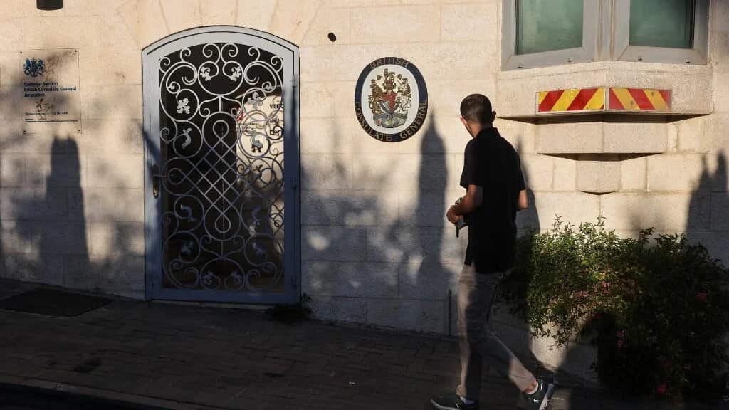 Israeli settlers protest UK sanctions outside consulate in East Jerusalem