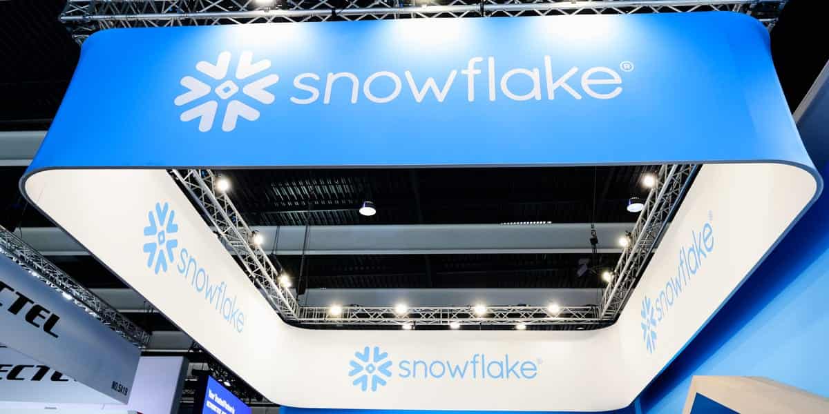 Snowflake Shares Jump 25% on AI-Driven Revenue Forecast Hike