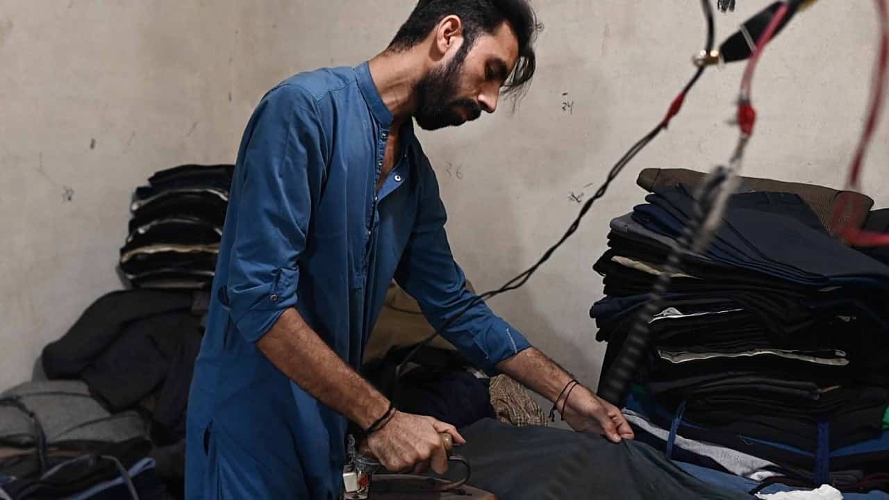 Pakistani garment workers face scorching conditions amid safety concerns