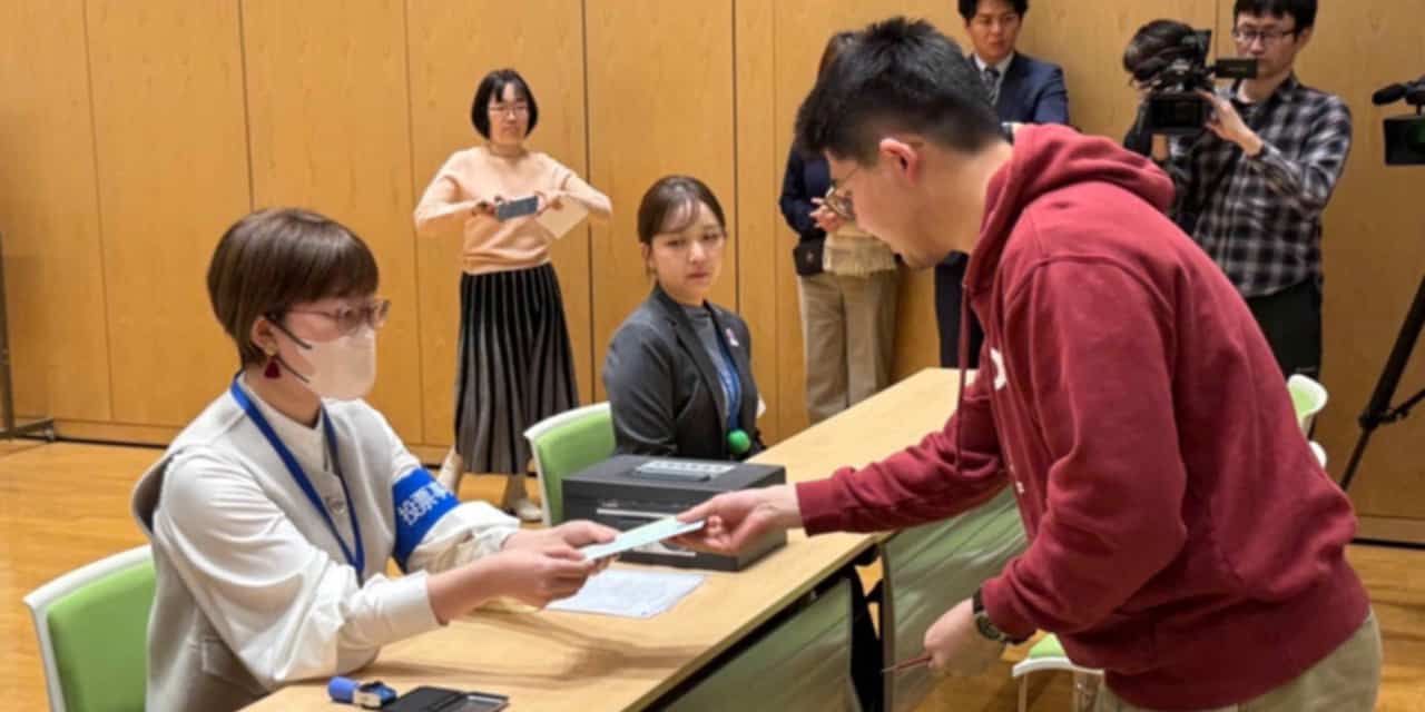 Japan considers online voting for overseas citizens