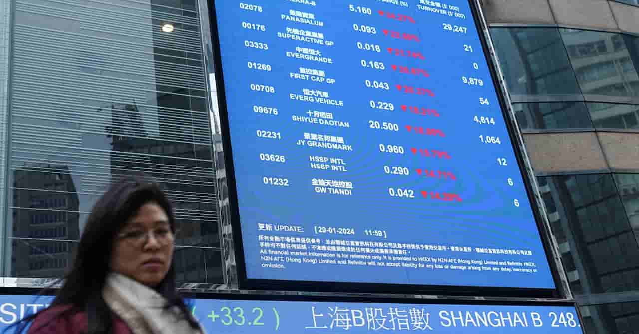 Asian stocks mixed, oil near four-month low; dollar hits 13-month high