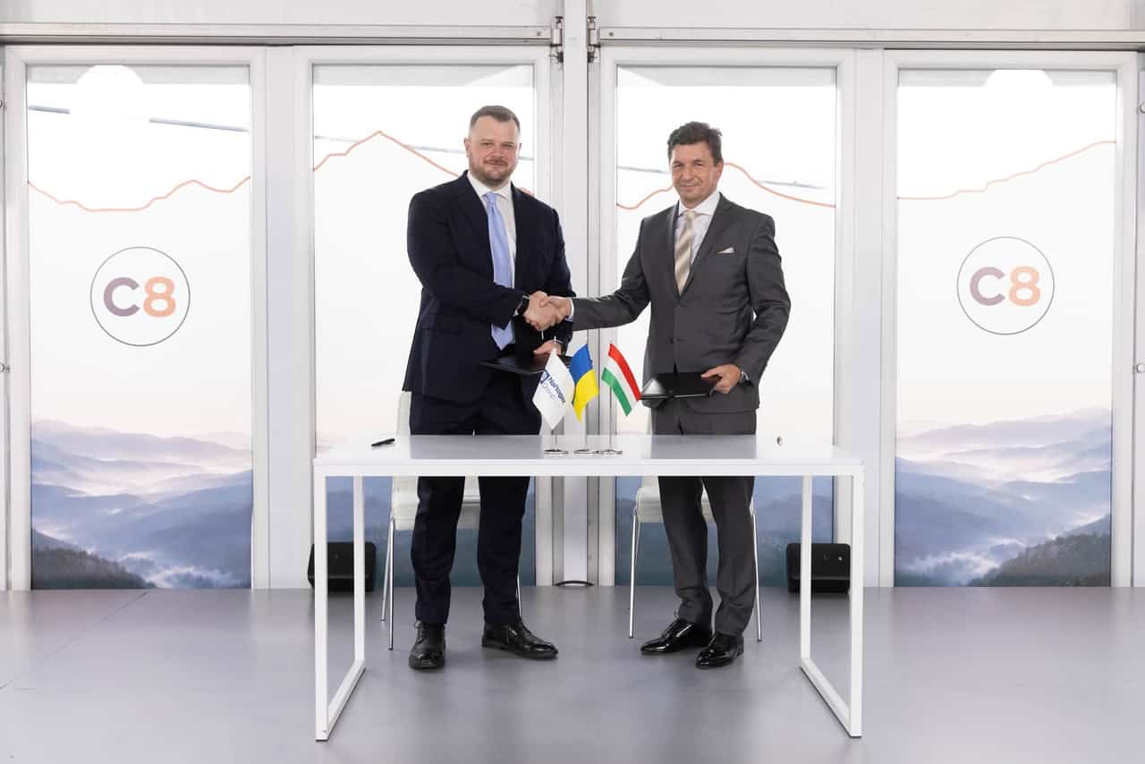 Ukraine's Naftogaz to build oil storage in Hungary amid Russian strike fears