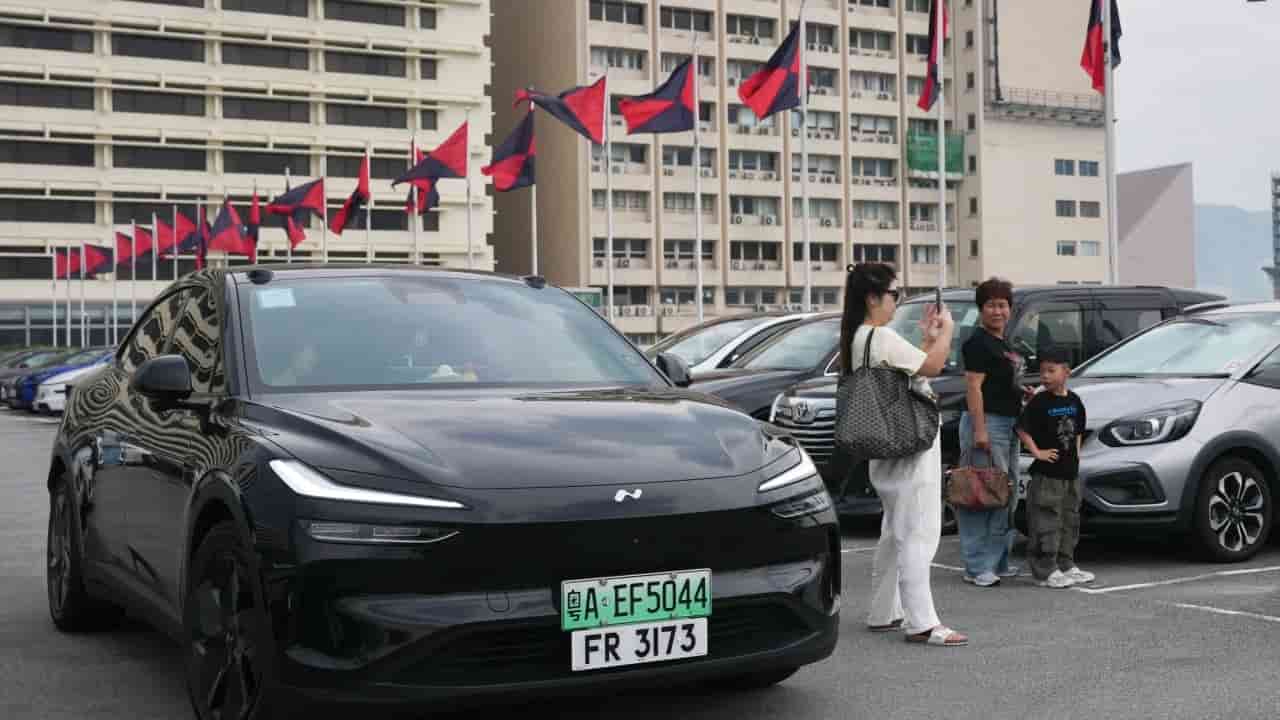 Nearly 170 mainland Chinese motorists expected in Hong Kong under expanded scheme