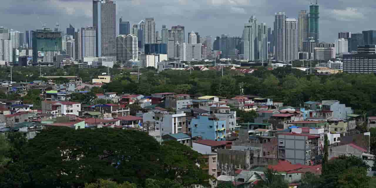 Philippines raises key rate to 5.5% as inflation saps growth