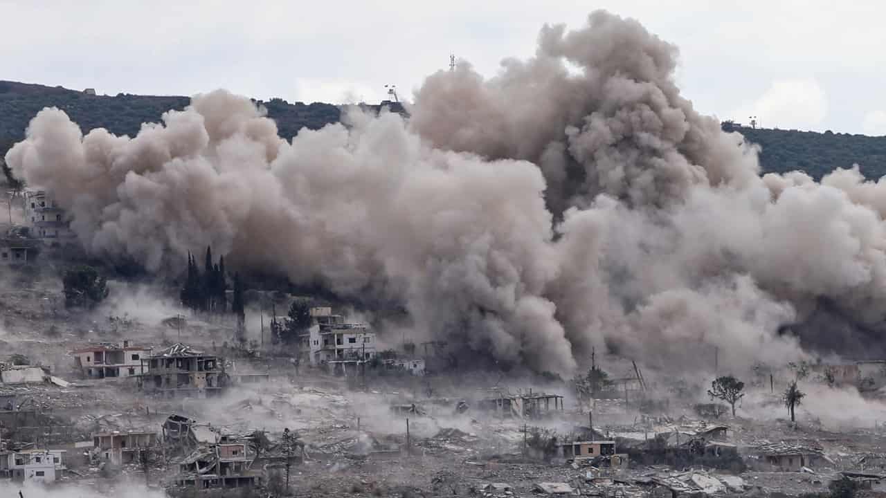 Israeli army bombards towns in southern Lebanon