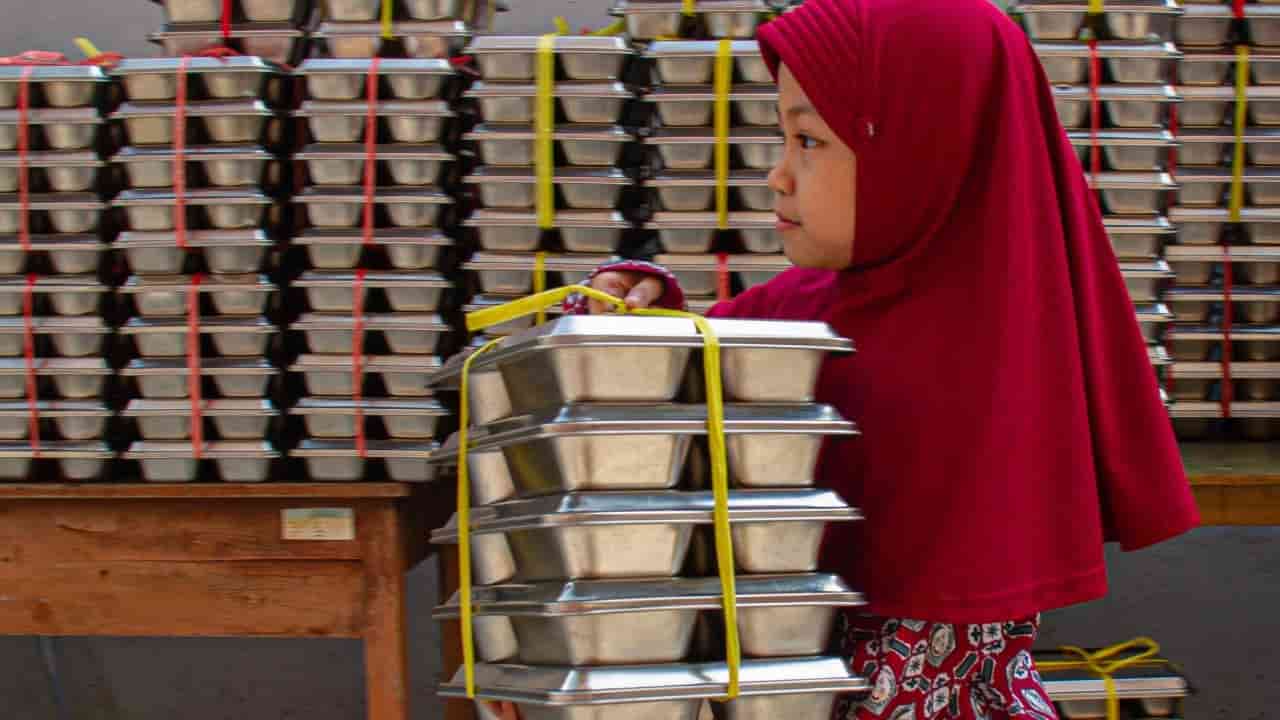 Indonesia probe into free meals corruption widens to police, military