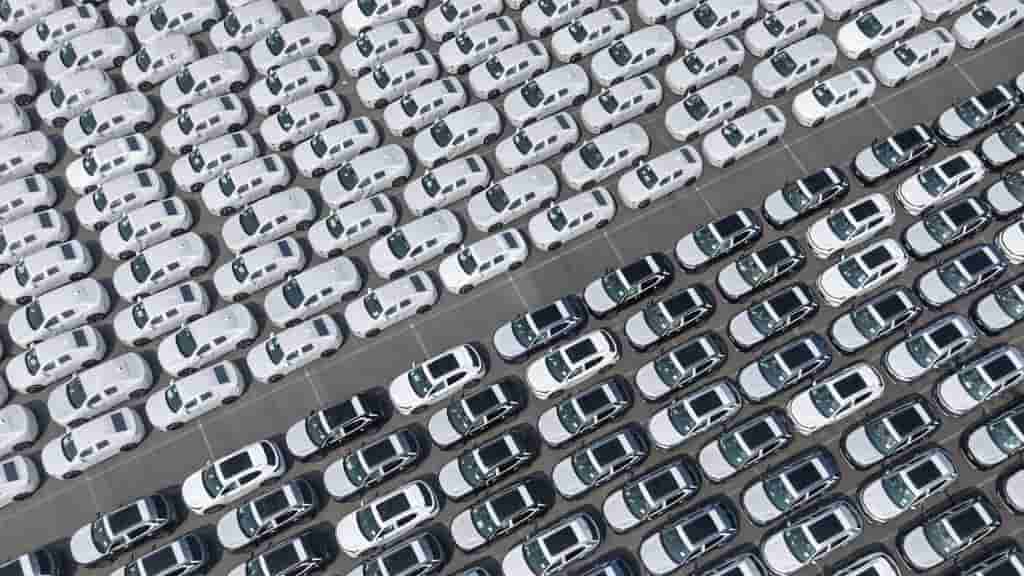 China EV Deliveries Decline Amid Industry Concerns