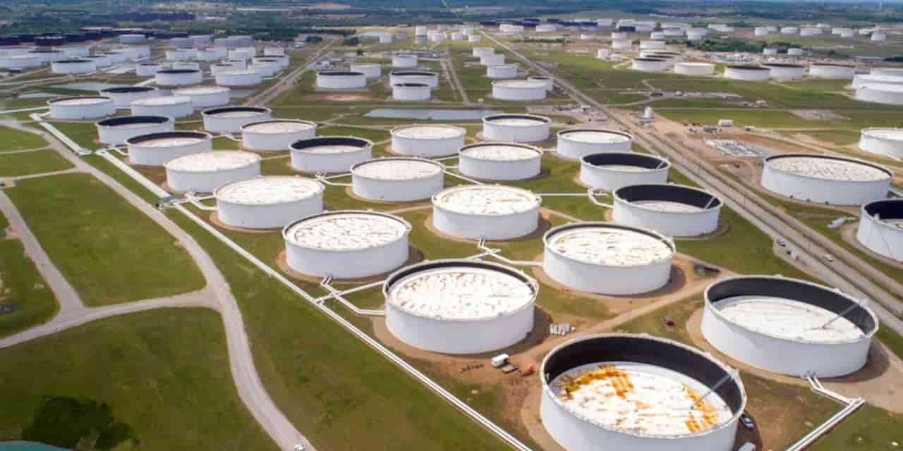 US oil exports fall to eight-month low amid inventory concerns