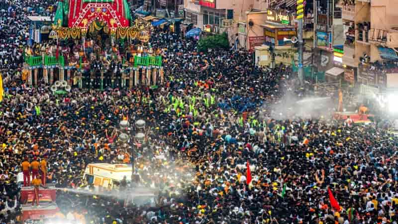 One dead, 100 injured in crush at Indian chariot festival