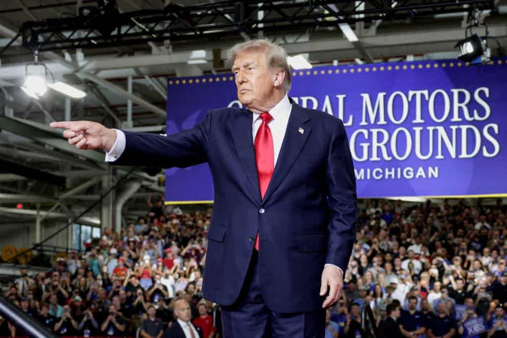 Trump touts economic policies, criticizes Democrats in Michigan visit