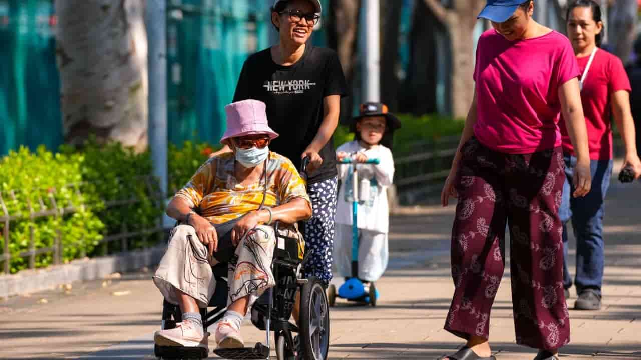 Hong Kong to import hundreds of carers from mid-2027