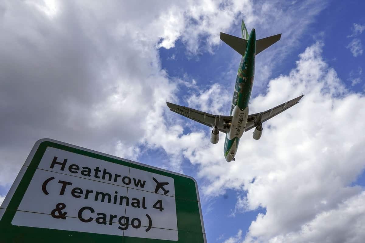 UK government reassures aviation sector on Heathrow expansion
