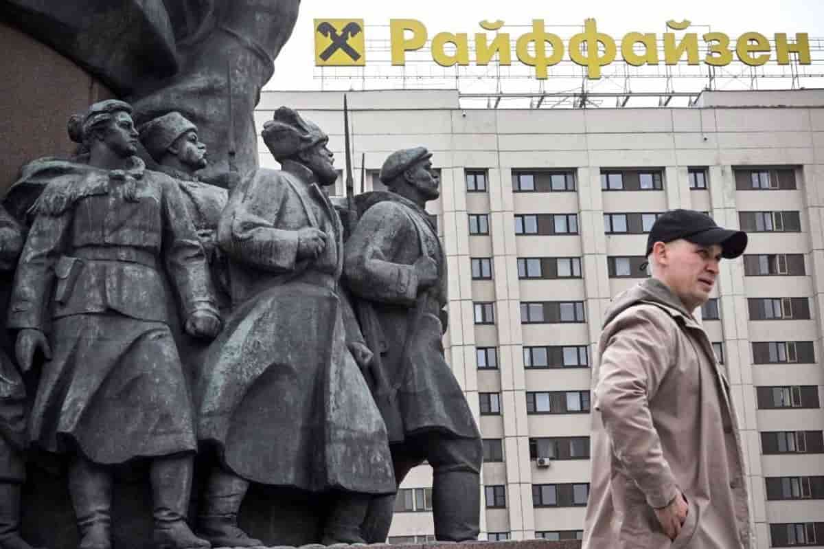 EU loophole allows Russia to unfreeze $3 billion in assets via Euroclear, Raiffeisen