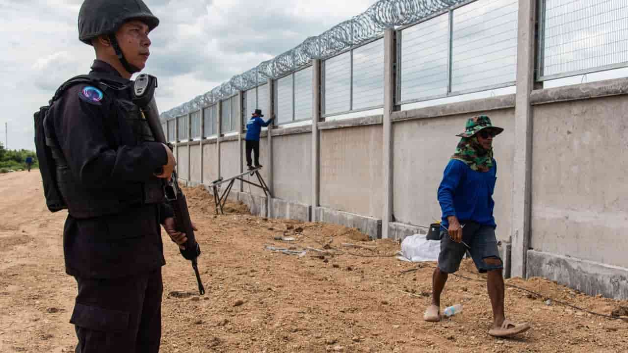 Cambodian jobseekers fear debt trap over Thailand border reinforcement