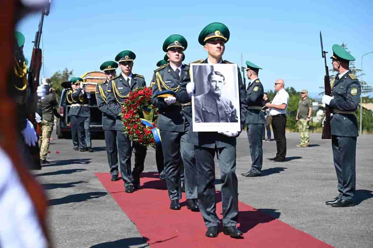 Remains of Ukrainian nationalist leader Yevhen Konovalets returned to Ukraine