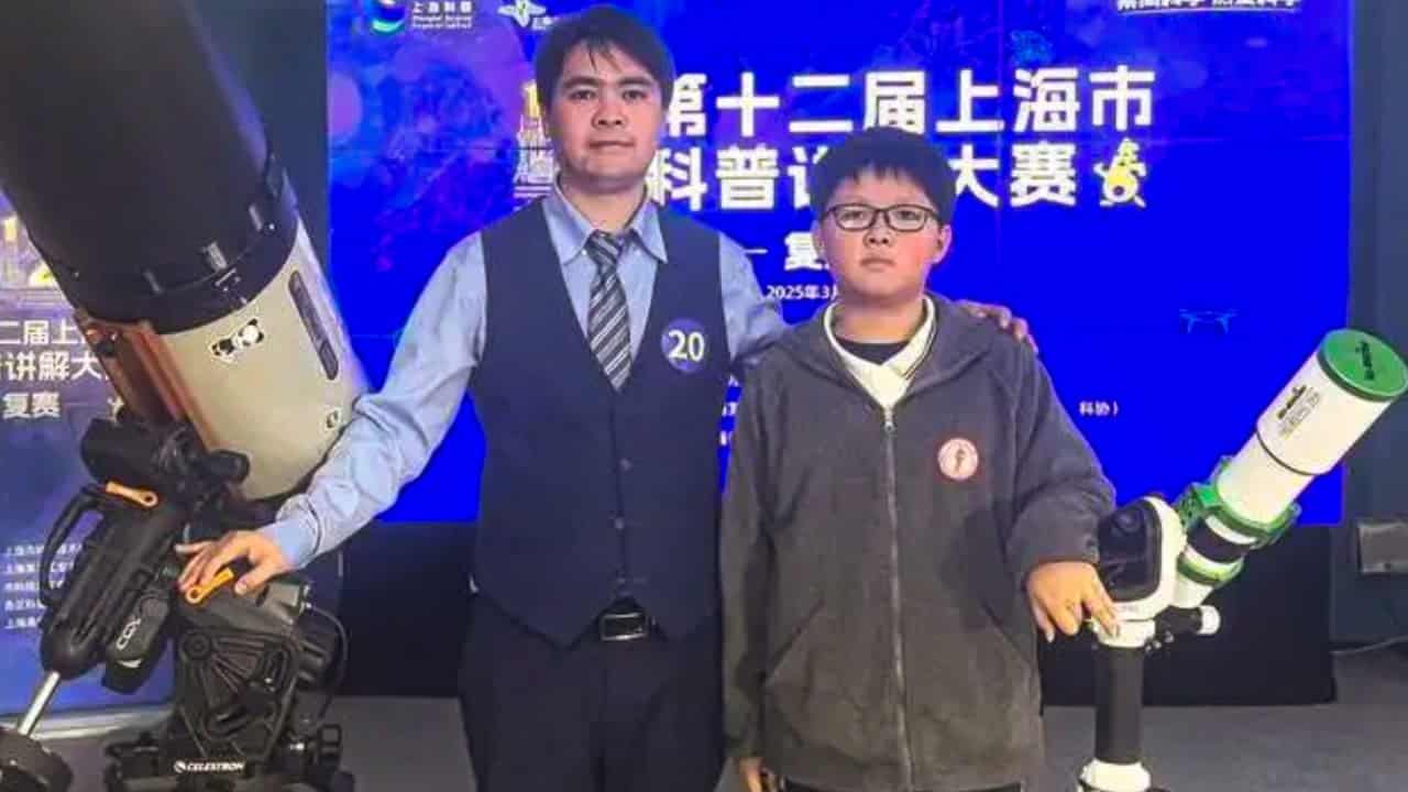 Father and son build miniature Chinese military hardware in home lab