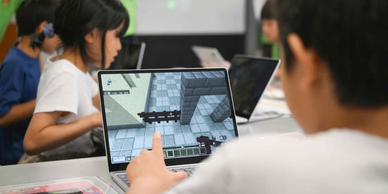 Minecraft recreates Tokyo air raid to teach WWII history