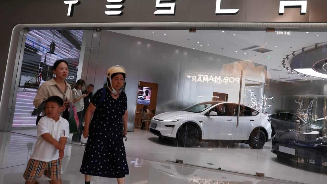 Tesla to integrate Alipay for in-car parking payments in China