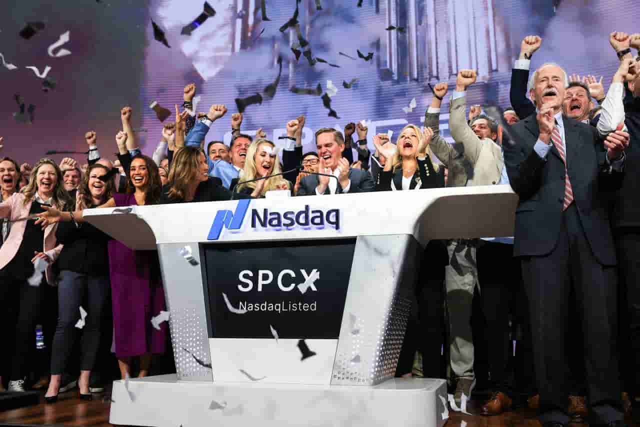 SpaceX prices $20 billion debt offering amid stock pullback