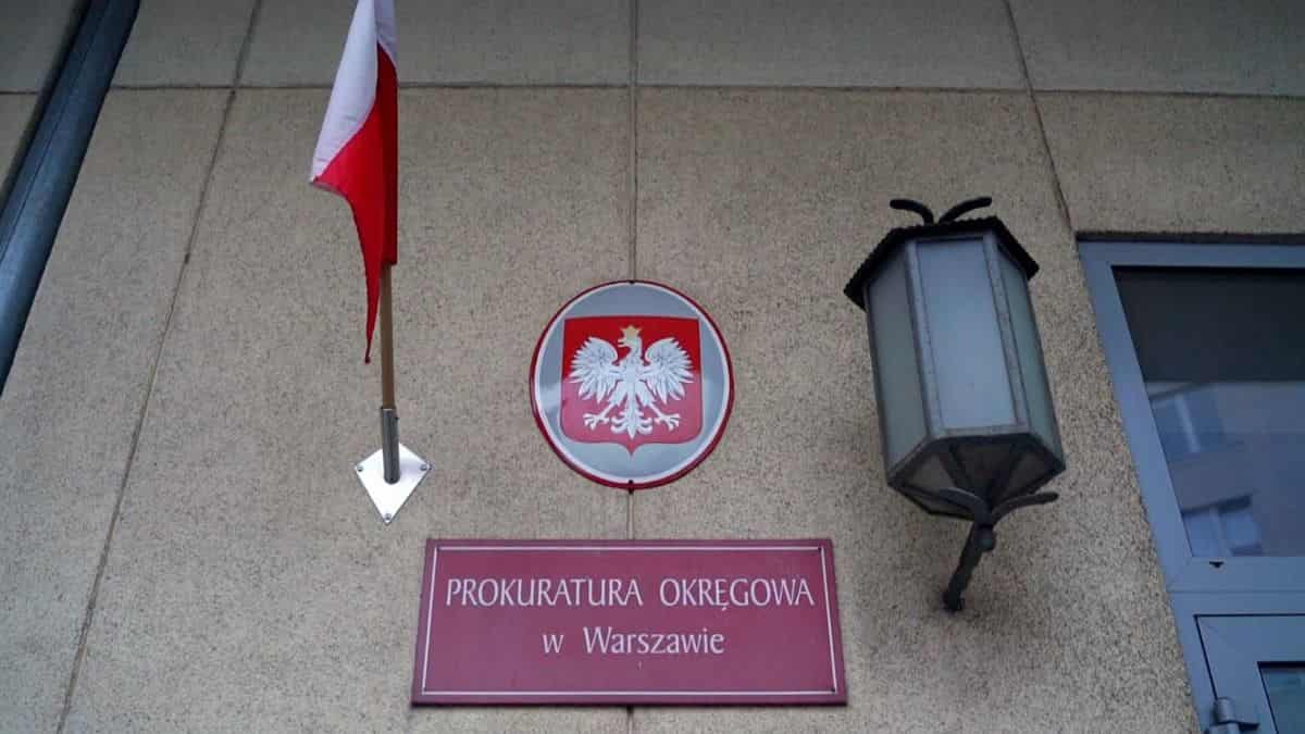 Russian couple sentenced for spying in Poland after parcel bomb probe