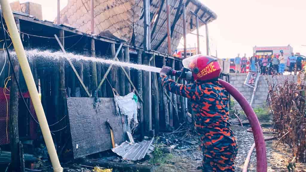 Bangladesh resort fire kills 10 tourists