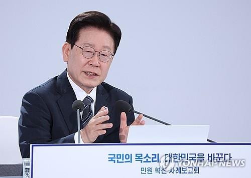 Lee's approval rating dips after 2-week rise: poll