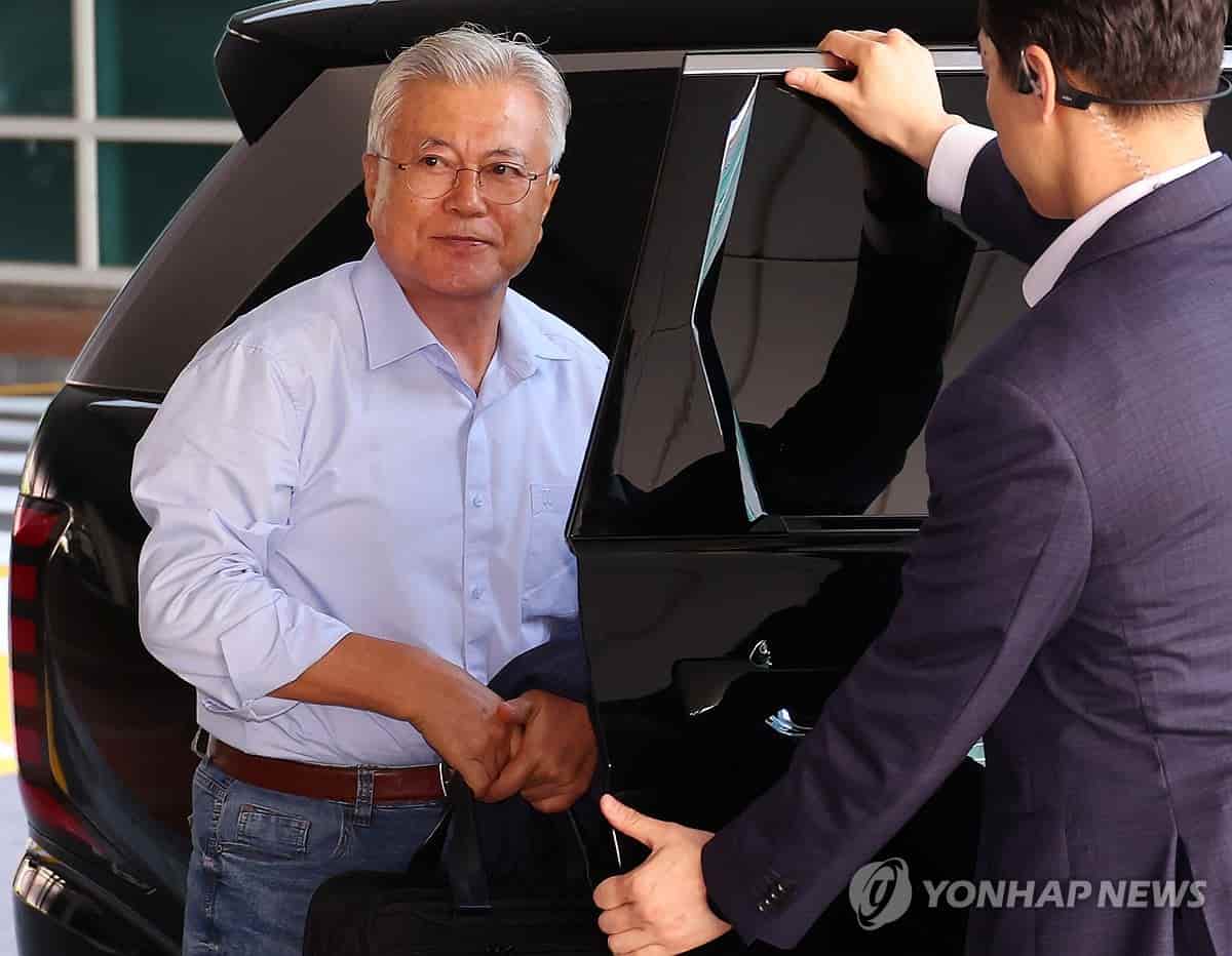 Moon Jae-in travels to Mongolia for UN desertification conference